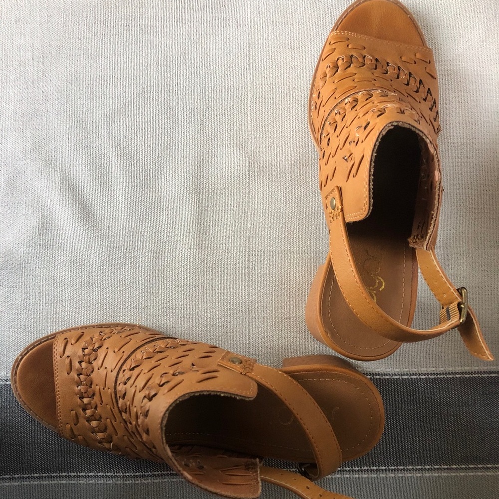 Heels - Picture 3 of 3